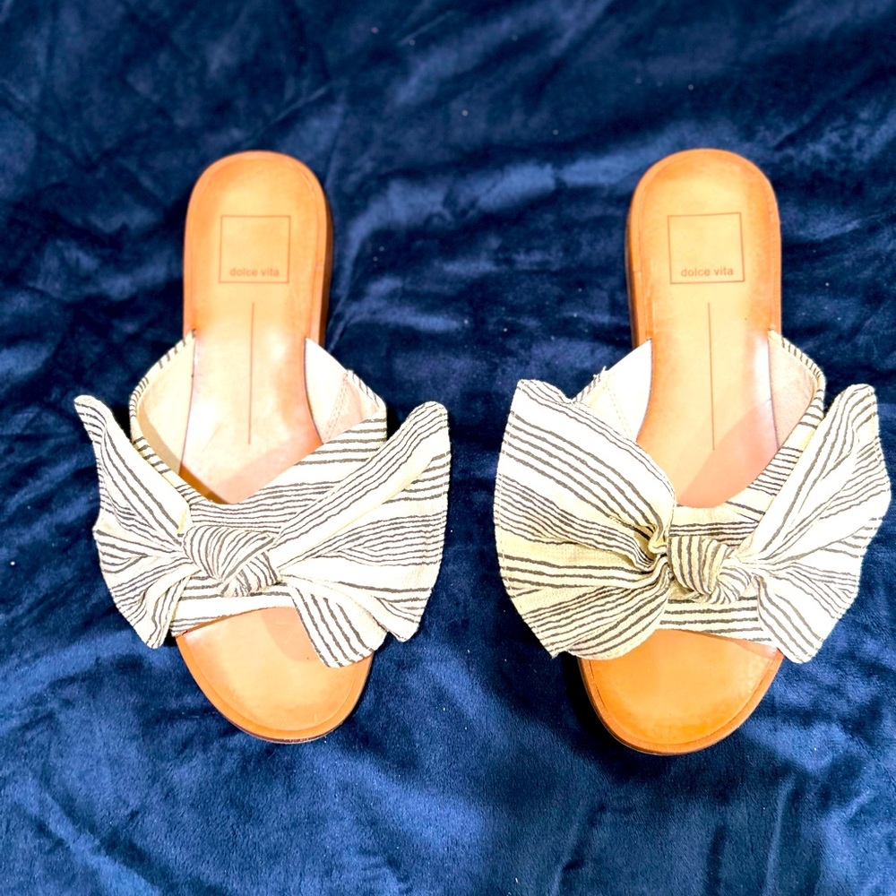 Dolce Vita, Beige with charcoal strips